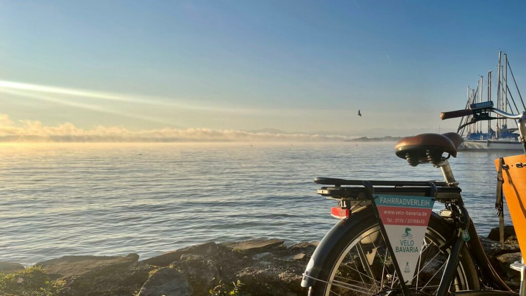 Fahrradverleih Fahrrad vor dem Starnberger See